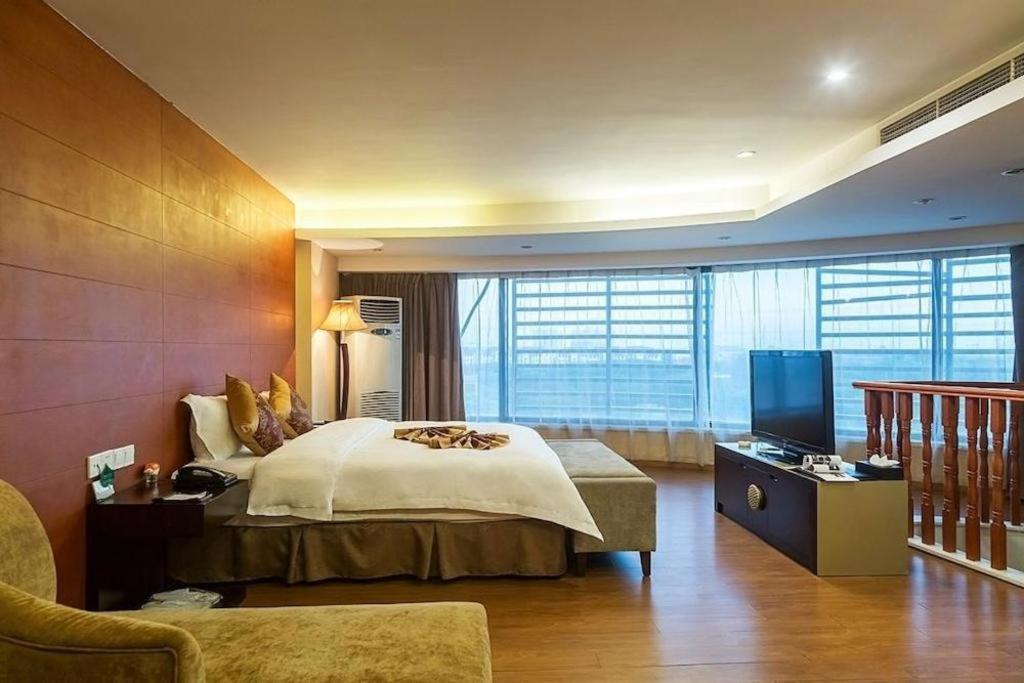 Suzhou Phoenix Hotspring Resort Zhangjiagang Exterior photo
