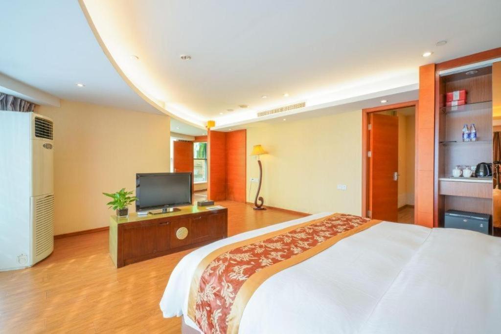 Suzhou Phoenix Hotspring Resort Zhangjiagang Exterior photo